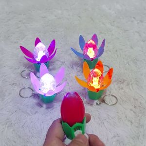 Gantungan Kunci Bunga Teratai dengan Lampu LED Bisa Dibuka Tutup - Souvenir Unik Bentuk Teratai