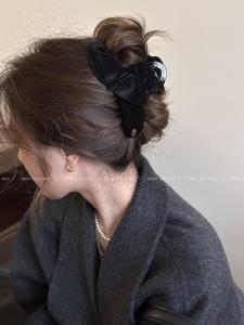 Black Velvet Hair Claw Womens Shark Clip Stylish Hair Accessories Korean Style Fresh out New Fashion Hairpins for Ladies