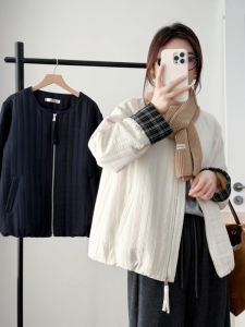 เสื้อแจ็คเก็ตผ้าฝ้ายลายสก็อตบุขนแกะแบบหนาสำหรับผู้หญิงไซส์ใหญ่ในฤดูหนาว แขนซิปแบบสวมสบาย แจ็คเก็ตคาร์ดิแกนแบบลำลอง