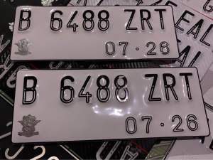 Plat Nomor Motor Custom Variasi Baut Tanam