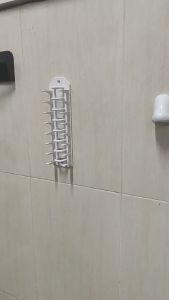 Gantungan Topi Dinding Self Adhesive Tempat Topi Dinding Display Topi Rak Gantung Topi