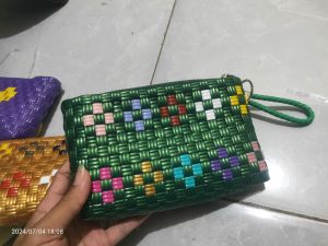 dompet pouch anyamann motif bunga