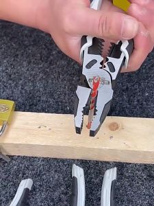 9นิ้ว คีมอเนกประสงค์ ทำจากเหล็ก CR-V กันน้ำ กันสนิม 5in1 (ปอกลวด/กดลวด/ตัด/ม้วนลวด/หนีบ) คีมปากแหลม