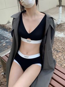 Calnikean Nylon Sports Bra V-back Gathered Full Cup With Double-row Buckle Red Colored For Young Women Shockproof Soft Lifting Milk Leather