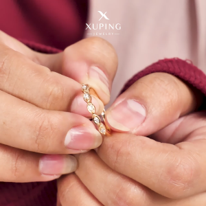 Xuping Cincin Emas Permata Oval Baris Wanita 0121240617