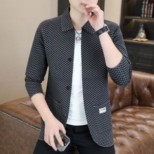 HENGYUANXIANG | เสื้อสเวตเตอร์คาร์ดิแกนถักลายสก็อตแบบสวมหัวสำหรับผู้ชาย ทรงหลวม แขนยาว ปกติ ฤดูใบไม้ร่วง 2024 แฟชั่นสตรีท เสื้อคลุมกันหนาว