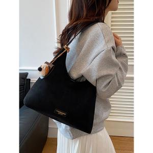 กระเป๋าสะพายไหล่หนังกลับสีดำขนาดใหญ่สำหรับผู้หญิง กระเป๋าสตางค์หนังแบบลำลองสำหรับใส่ไปทำงานในช่วงฤดูร้อนปี 2025