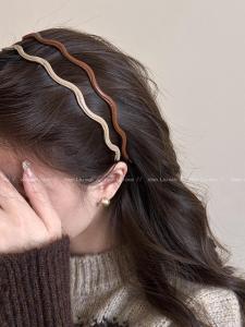 Delicate Leather Hairband Womens New 2025 Wave Pressed Face Wash Hair Clip Fashionable Elegant Hair Accessories