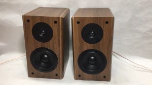 Loa bookshelf kiểm âm đa phương tiện  loa âm bass trầm công suất lớn đem lại không gian giải trí tuyệt vời cho bạn và gia đình