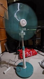 KJ Electric Fan: Portable Stand Fan with Adjustable Height & Shakeable Head