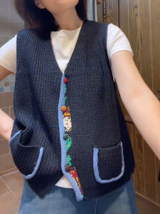 UYFY | Navy V-Neck Sleeveless Knitted Top