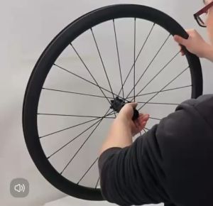 BOSSO WHEELSET CARBON 50MM Thru axle 100x142mm Tubeless & Tubes Disc Centre Lock - shimano freehub