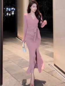 ชุดเดรสยาวคอวีสีชมพูสไตล์ฝรั่งเศส กระโปรงทรงหางปลา กระโปรงทรงเอ แขนยาว ฤดูใบไม้ร่วง กระโปรงทรงเอ ชุดเดรสยาว