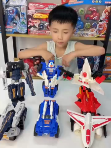 【Damaiii】รถหุ่นยนต์ทรานส์ฟอร์เมอร์รุ่นใหม่ เกราะเพชร เครื่องบิน God of War โมเดลของเล่นสำหรับเด็กชายและเด็กหญิง