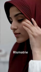 AliMaMa - BERGO HAMIDAH - Jilbab Instant Jersey Sport Instan Hijab Hamida Jersi Sporty Murah Medan\\n\\n Mengenal Jilbab Sporty untuk Wanita\\n\\nJilbab sporty merupakan pilihan tepat bagi wanita yang aktif berolahraga sambil tetap menjaga penutup aurat. Jilbab sporty ini dirancang khusus untuk memberikan kenyamanan dan fleksibilitas selama berolahraga, sehingga Anda dapat mengekspresikan gaya dan nilai-nilai Anda dengan percaya diri.\\n\\n Kelebihan Jilbab Hamida Jersi Sporty\\n\\nBahan jilbab Hamida Jersi Sporty terbuat dari jersey berkualitas tinggi, yang tidak menerawang, adem, lembut, dingin, dan tidak bikin gerah. Jahitan rapi pada jilbab ini menjadikannya sebagai pilihan ideal untuk olahraga. Jilbab Hamida Jersi Sporty memiliki panjang depan 62 cm dan panjang belakang 72 cm, sehingga pas digunakan oleh berbagai ukuran kepala.\\n\\n Pilihan Jilbab untuk Olahraga\\n\\nJilbab sporty ini cocok digunakan untuk berbagai jenis olahraga, seperti lari, yoga, dan senam aerobik. Dengan bahan jersey berkualitas tinggi, jilbab ini akan tetap nyaman digunakan meskipun Anda berolahraga secara intensif. Jilbab Hamida Jersi Sporty juga tersedia dalam berbagai warna, sehingga Anda dapat memilih warna yang sesuai dengan gaya Anda.\\n\\n Spesifikasi Produk Jilbab Murah Medan\\n\\nBerikut adalah spesifikasi produk Jilbab Instant Jersey Sport:\\n\\n* Bahan: Jersey\\n* Bahan tidak menerawang, adem, lembut, dingin, dan tidak bikin gerah\\n* Jahitan rapi\\n* Panjang depan: 62 cm\\n* Panjang belakang: 72 cm\\n* Berat barang: 100 gr\\n* Kapasitas per kilogram: 13 pcs\\n\\n Detail Bahan & Ukuran Jilbab Instant Jersey Sport\\n\\nJilbab Instant Jersey Sport terbuat dari bahan jersey berkualitas tinggi, yang tidak menerawang, adem, lembut, dingin, dan tidak bikin gerah. Jahitan rapi pada jilbab ini menjadikannya sebagai pilihan ideal untuk olahraga. Jilbab Instant Jersey Sport memiliki panjang depan 62 cm dan panjang belakang 72 cm, sehingga pas digunakan oleh berbagai ukuran kepala.\\n\\n Berat Barang & Kapasitas Per Kilogram\\n\\nBerat barang per pcs adalah 100 gr, dan kapasitas per kilogram adalah 13 pcs. Jadi, jika Anda memesan 1 kg jilbab, Anda akan mendapatkan 13 pcs Jilbab Instant Jersey Sport.\\n\\n Keunggulan Jilbab Berkualitas Tinggi\\n\\nJilbab Hamida Jersi Sporty memiliki beberapa keunggulan yang menjadikannya sebagai pilihan ideal bagi wanita yang aktif berolahraga:\\n\\n* Jahitan rapi\\n* Kualitas material yang baik\\n* Tingkat kemiripan warna asli dengan foto sekitar 80 - 95%\\n\\n Jahitan Rapi & Kualitas Material\\n\\nJahitan rapi pada jilbab ini menjadikannya sebagai pilihan ideal untuk olahraga. Kualitas material yang baik juga menjadikan jilbab ini tahan lama dan tidak mudah robek.\\n\\n Tingkat Kemiripan Warna dengan Gambar\\n\\nTingkat kemiripan warna asli dengan foto sekitar 80 - 95%. Tergantung pada resolusi layar dan ketersediaan kain, karena warna kain bisa berbeda sedikit setiap kali restock kain. Jadi, pastikan untuk memeriksa gambar produk sebelum memesan.\\n\\nKami berharap informasi ini dapat membantu Anda dalam menemukan jilbab sporty yang tepat untuk Anda. Selamat berolahraga dengan nyaman dan percaya diri!\n}