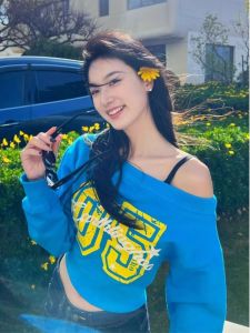 Retro American Spicy Girl Shoulder Bared Sweatshirt Womens Spring Autumn Trendy High Waist Short Top Loose Fit Printed Long Sleeve