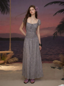 Unifree | Vintage Square Neck Waist-Cinching Slenderizing Long Dress
