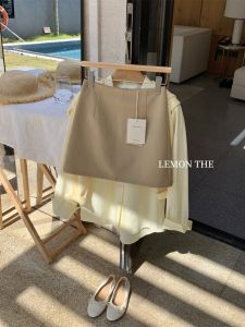 Chân Váy Mini Chữ a Cạp Cao Màu Kaki Phong Cách Hàn Quốc Cho Nữ Mùa Thu 2025 Chân Váy Bó Sát Tôn Dáng Nhỏ Nhắn
