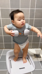 doudou อุปกรณ์ช่วยยืนอาบน้ำเด็ก ที่ยืนอาบน้ำเด็ก ผ่อนแรงคุณแม่เต็มที่ อาบน้ำปลอดภัย ไม่เสี่ยงลื่นหล่น สะดวก ทนทาน