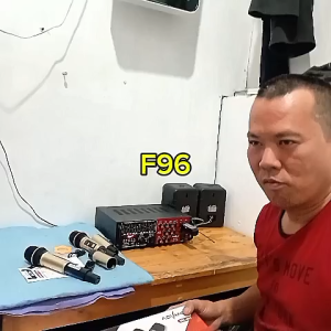 F96 MICROPHONE UHF CAS CHARGE 1SET ORIGINAL SNI USB TIPE C WIRELES MIC MIK JARAK JAUH BESI ADVANCE