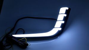 SNCN ไฟเดย์ไลท์รถ DRL LED 2ชิ้นสำหรับ Swift Suzuki 2014 2015 2016สัญญาณไฟเลี้ยวสีเหลืองสัญญาณไฟเลี้ยวสำหรับไฟตัดหมอกหลอดไฟขับขี่เวลากลางวัน