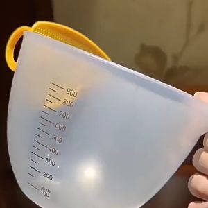 MECHAN Built-in Filter Plate Filter Measuring Cup Eagle Beaked Cup Mouth Equipped with Filter Plate Whisking Bowl Food Grade Strainer Bowl Kitchen Supplies【Ready stock】