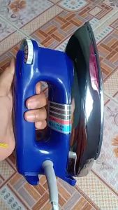 4 สี international เตารีดไฟฟ้า 3.5 ปอนด์ รุ่น SD-355 ด้ามสี (ดำ/แดง/เขียว/น้ำเงิน)