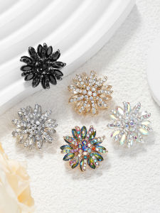 3pcs/ beautiful zinc alloy Gorgeous rhinestones adorn the double layer of flowers buttoned ladies sweater jacket accessories