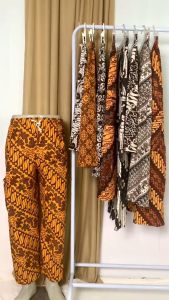 Celana Batik Anak 1-14 Tahun: Pilihan Warna & Model
