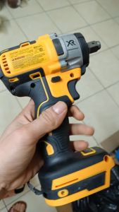 Máy siết ốc bắt bulong dùng pin có búa đập có thêm chức năng vặn vít bảo hành 6 tháng