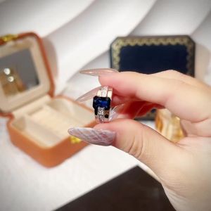 Huitan Luxury Deep Blue Solitaire Rings for Women Engagement Wedding Noble Female Finger Ring Gift Timeless Classic Jewelry