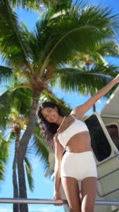 YUKARI SWIM 2 Piece Bikini 2025 รุ่นใหม่ ชุดว่ายน้ำ ชุดโต้คลื่น ชุดชายหาด นุ่มสบาย แห้งเร็ว สายฝอ หยืดหยุ่น Fabric