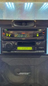 máy phát nhạc liền Amply Sanyo. 1 bộ 2 máy 1 din. tính năng cd / tape/aux / radio.
