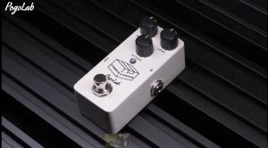 POGOLAB แป้นเอฟเเอ็กกีตาร์ขนาดเล็กสำหรับอุปกรณ์ควบคุมระดับสัญญาณเสียงเบสสำหรับกีตาร์ไฟฟ้าอุปกรณ์ควบคุมระดับสัญญาณเสียงทรูบายพาส DC 9V