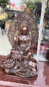 Tượng địa tạng cưỡi đề thính bằng đồng hun màu nâu cao 52cm ngang 30cm nặng khoảng 8kg