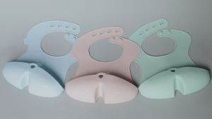 bbox Silicone Bib with deep "stay open" pocket ( b.box australia baby toddler meal travel )