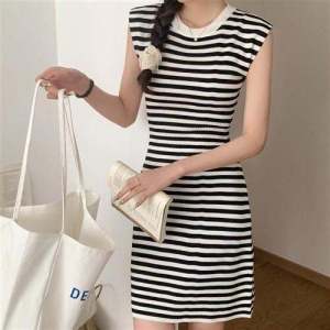 French Style Knitted Slimming Dress Summer New Style Short Sleeve round Neck Polyester Fabric Wrap around Waist Fly Sleeve