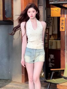 Sleeveless V-Neck Short Cashmere Shirt for Women Stylish Summer Casual Work Clothing Design Sensual and Fashionable