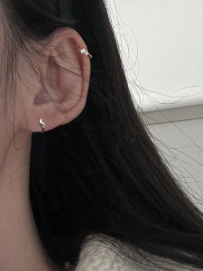 ต่างหูรูปดวงจันทร์และดาวขนาดเล็กกว่าปกติ 925 เงินแท้ ต่างหูรูปกระดูกหูขนาดเล็ก เครื่องประดับแฟชั่นสำหรับผู้หญิง