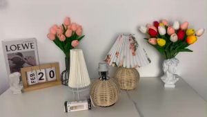 Đèn ngủ để bàn siêu đẹp cắm điện trang trí phòng ngủ MY HOME đế mây chao vải xếp ly nhiều màu sắc DN003