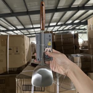 Zhang Xiaoquan Stainless Steel Wooden Handle Spatula Kitchen Utensils Set Food Grade Iron Wok Spatula for Cooking And Stirring