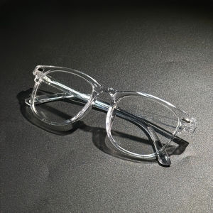 Fashionable and Minimalist Square Full Frame Anti Blue Light Glasses Suitable for Daily Wear for Both Men and Women