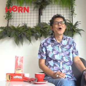 HORN by Dr. Boyke Paket Puas Sekali Pakai - Cokelat 1sachet + Tisu Laki Sachet