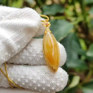 🔥 Earth Fire Natural Jadeite 18k gold Pendant | Career Fortune & Decision Power 🪨 (Sku: 18kp122)