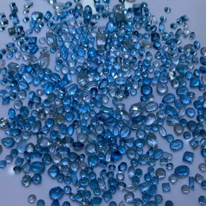 00831-MỘT VIÊN TOPAZ XANH (THIÊN NHIÊN) không phát đỏ Duới tia UV size nhỏ như hình