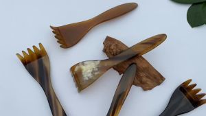 Cây Gãi Mát Xa Đầu Cổ Vai Gáy Bằng Sừng HAHANCO [MH311T] Chải Thông Kinh Lạc