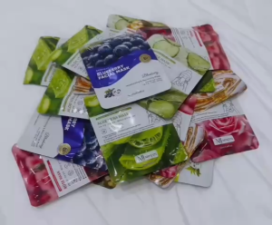Combo 100 miếng nạ mix nhìu loại giúp dưỡng ẩm trắng sáng đều màu da giúp da căng bóng mịn màng.