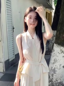 XUECAIQI | Large Size Sweet Gentle Style WaistSlimming VNeck Outfit