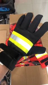 ถุงมือดับเพลิง ผ้า FR มีสายรัดปรับตามขนาดข้อมือ