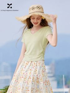 XIANGYING | V-Neck Waist-Defining Slim Fit T-Shirt